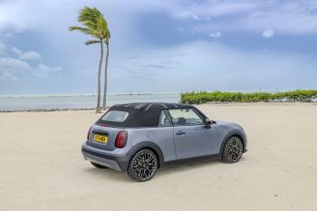 宝马发布新一代MINI Cooper敞篷车：18秒开启车顶，2.72万英镑起  -图4