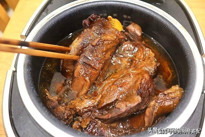 炖牛肉时，切记别放两种调料，很多人都不懂，难怪牛肉又老又柴  -图2